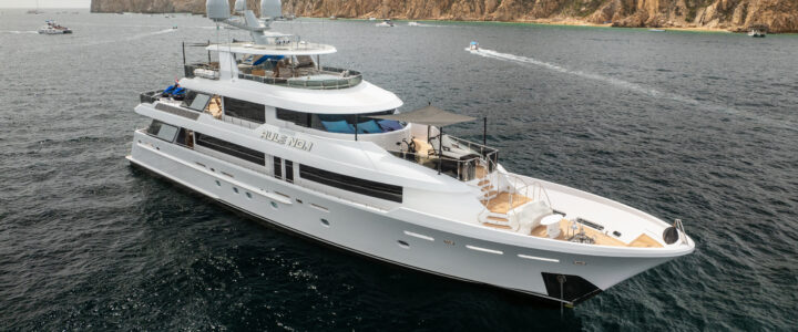 What to Expect When Renting a Luxury Yacht Charter